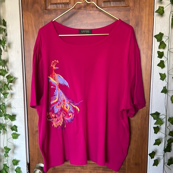 LAUREN RALPH LAUREN Embroidered Peacock 100% Cotton Scoopneck Tee Fuschia | 3X - Picture 1 of 8